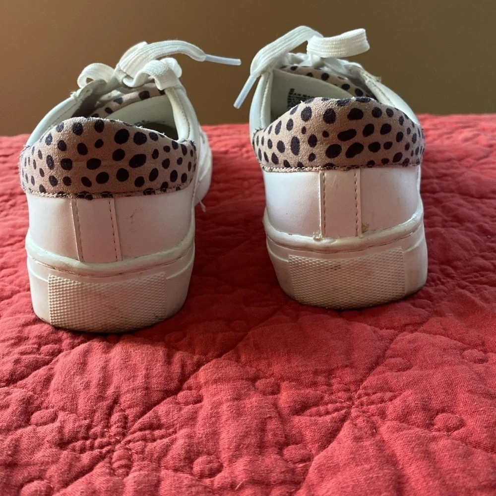 Universal Threads sneakers